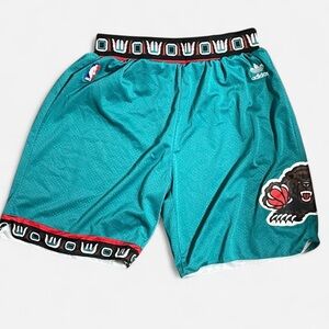 VINTAGE Vancouver Grizzlies Adidas XL Shorts